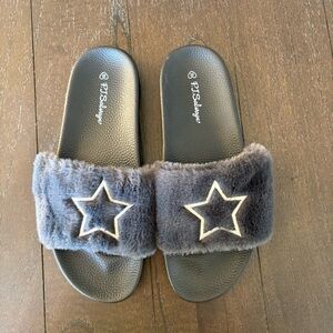 P.J. Salvage Fuzzy Feet Star Slippers in Charcoal Size Medium